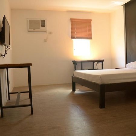 Solaris 88 Inn Tarlac City Екстер'єр фото